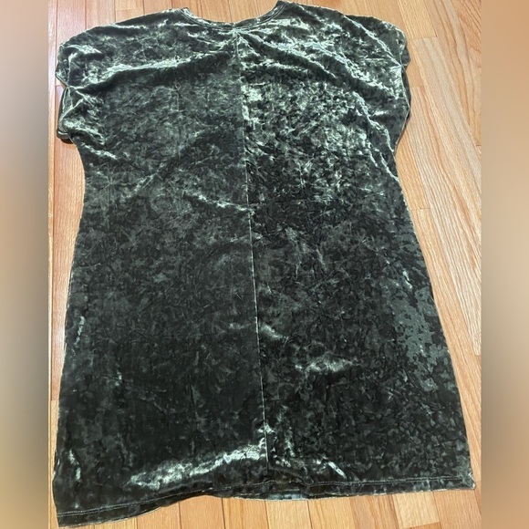 Forever 21 Green Velvet Dress Size 1X - Picture 7 of 8